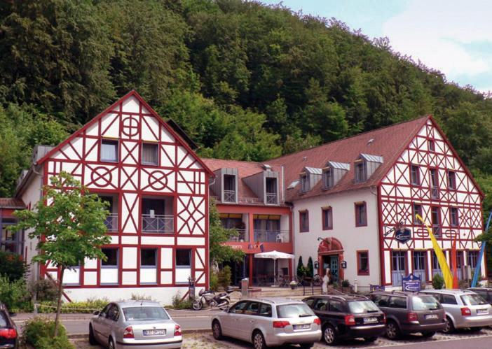 Behringers Freizeit - und Tagungshotel Goessweinstein Exterior foto