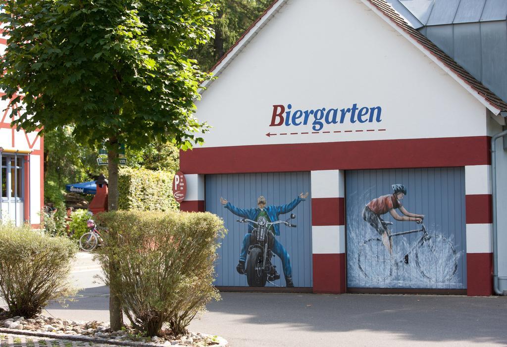 Behringers Freizeit - und Tagungshotel Goessweinstein Exterior foto